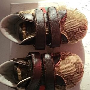 Gucci crib shoes
